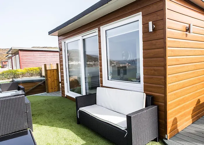 2 Bedroom Chalet With Sea Views